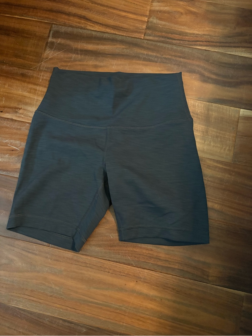 Lululemon High Rise Biker Shorts 10” Size 6 Heathered Black Gray Luxtreme (741)